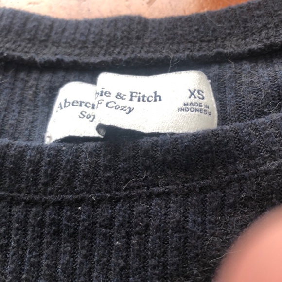 Four long sleeve teeshirts-  mix of exsmall and small- some are new , some not - Picture 5 of 11